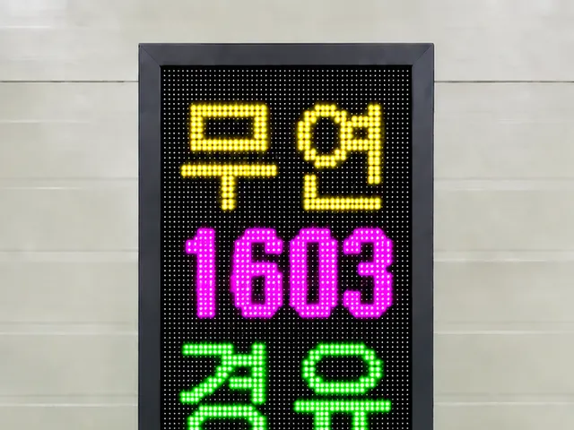 매장 · 상가용 LED 입간판 건물 상단 · 유리창 내부